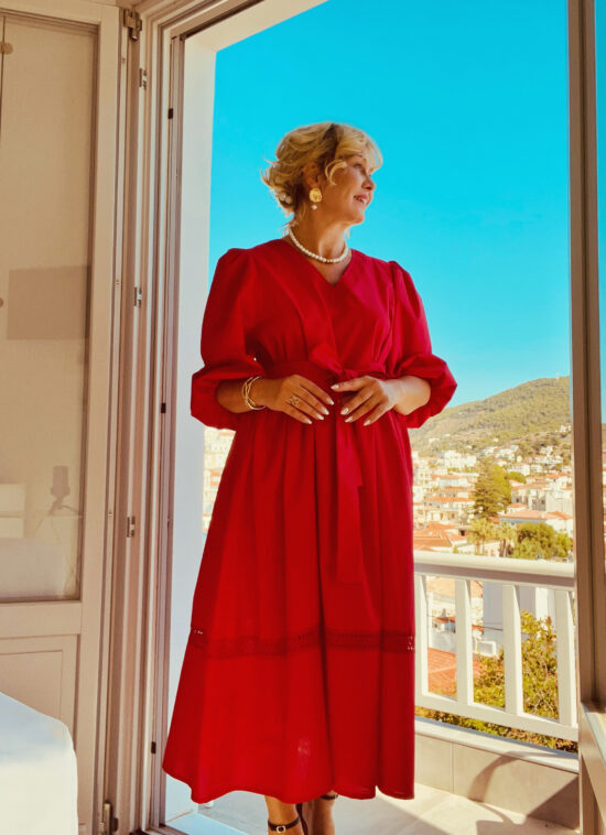 Αρχική 22 Γυναίκειο φόρεμα με δαντελλένιες λεπτομερείς κα άνετη γραμμή