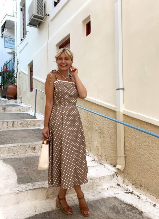 Αρχική 18 Πουά φόρεμα με δεσίματα στους ώμους