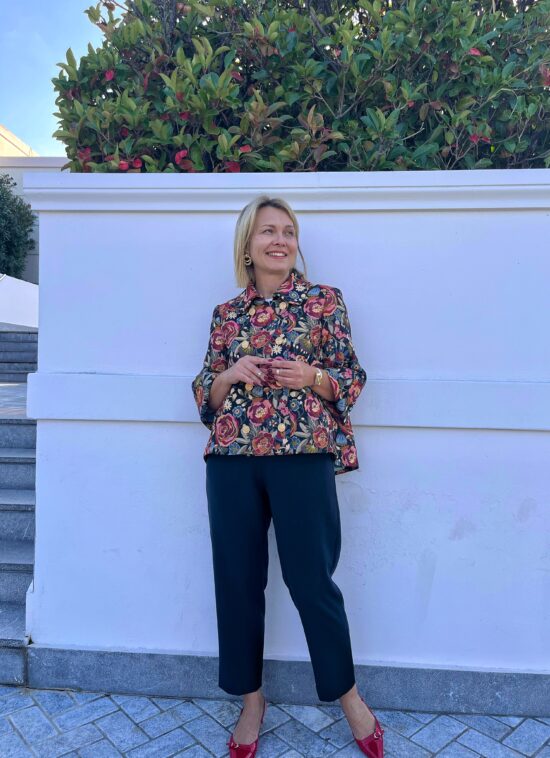 Ασύμμετρο πανοφόρι με φλοράλ μοτίβο