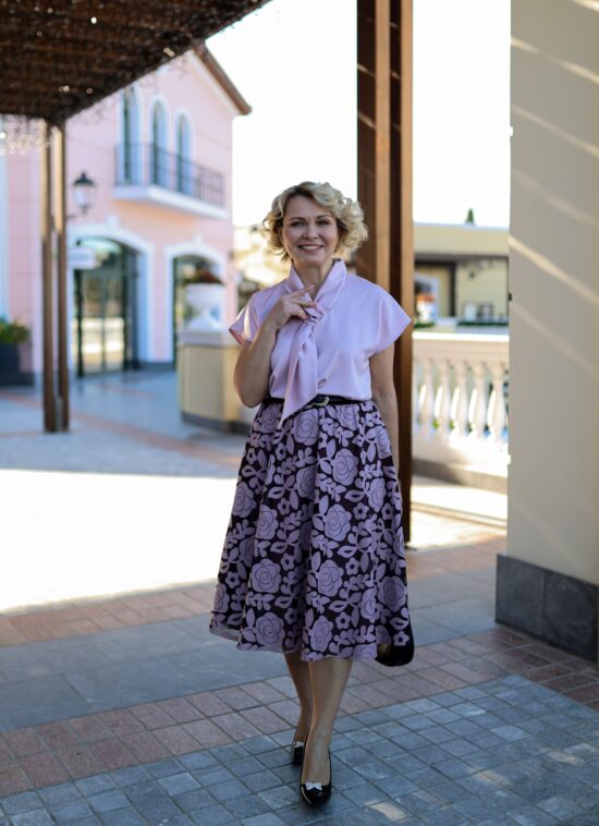 Midi φούστα από τούλι με λουλούδια από δερματίνη ραμμένα πάνω